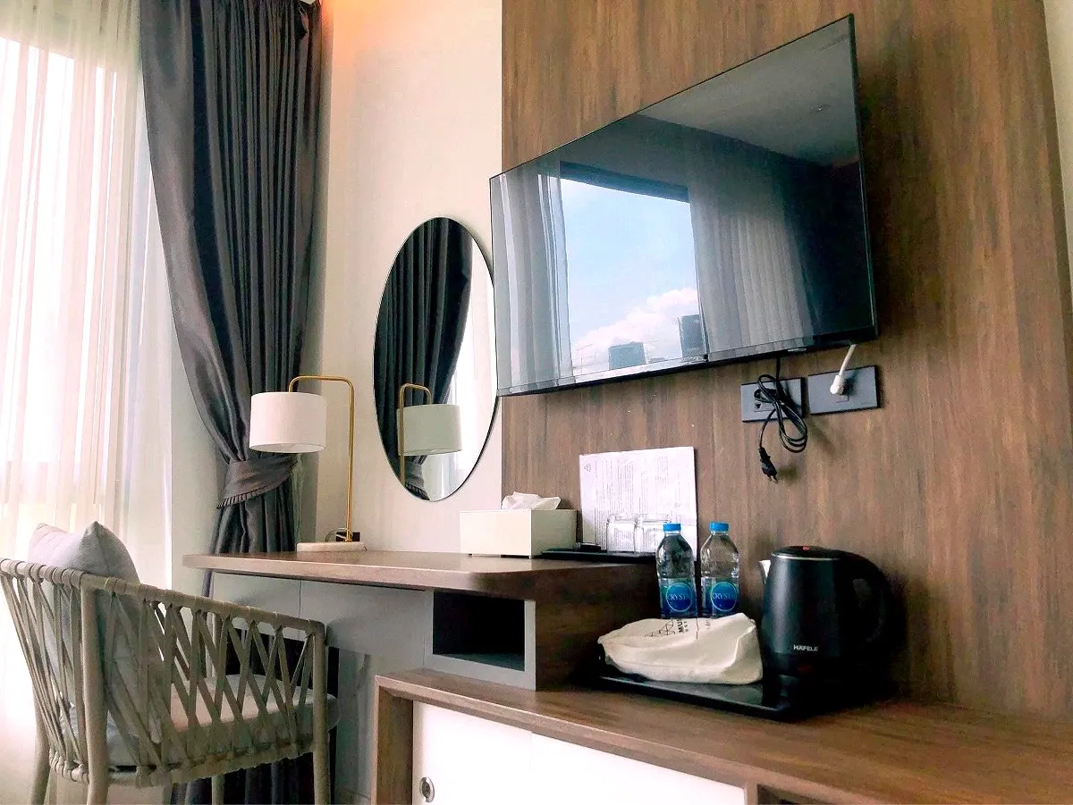 Night atmosphere around Hua Lamphong